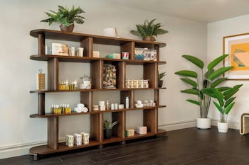 Hot stone massages, deep-tissue massages, body wraps, body scrubs at Renaissance Orlando Resort – Disney Springs® Area