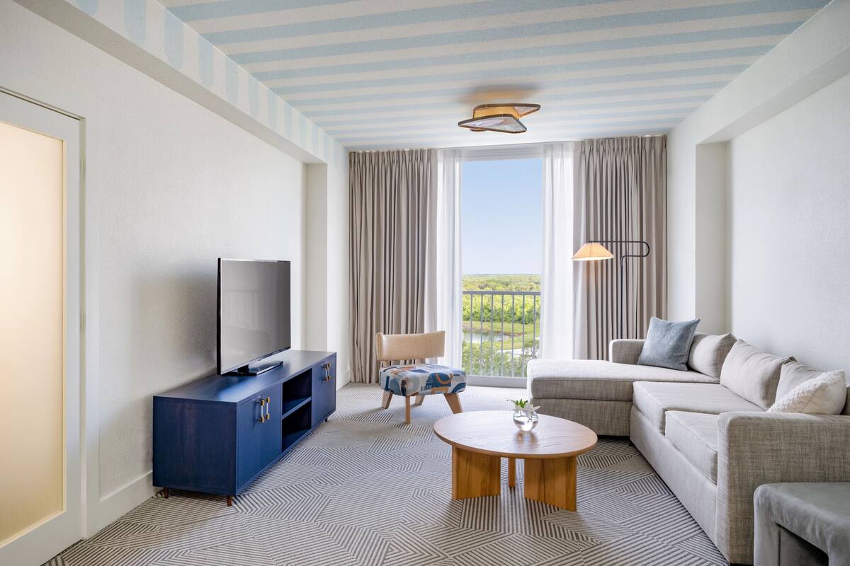 Executive Suite - 1 Bedroom Tower | Premium bedding, Tempur-Pedic beds, in-room safe, desk