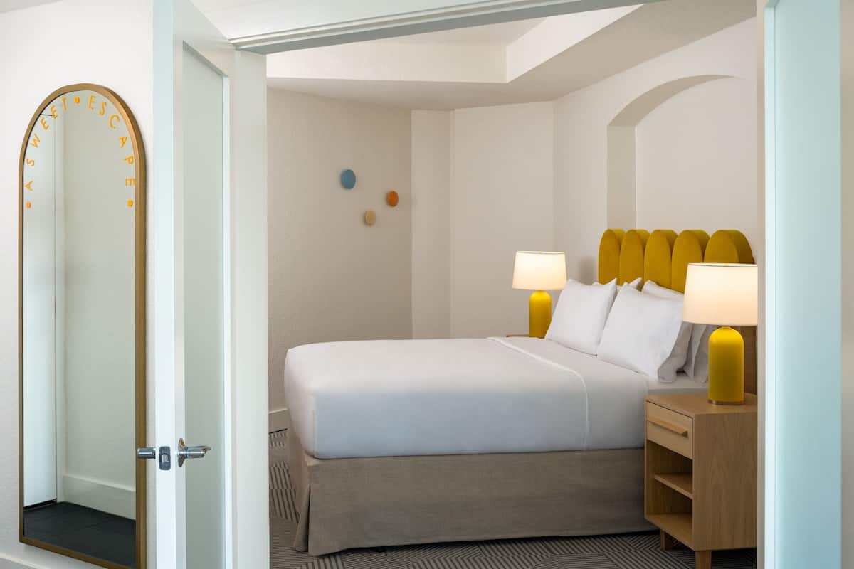Suite ejecutiva, 1 cama de matrimonio grande con sofá cama, no fumadores, vistas a la ciudad | 1 dormitorio, ropa de cama de alta calidad, colchones Tempur-Pedic