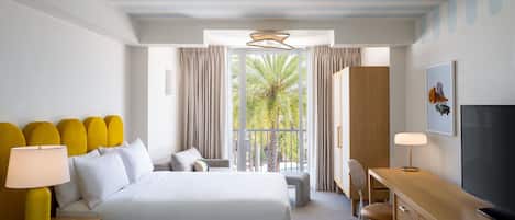 Luxe beddengoed, Tempur Pedic-bedden, een kluis op de kamer, een bureau