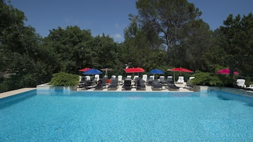 Outdoor pool, pool loungers