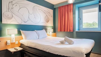 Desk, soundproofing, iron/ironing board, free WiFi