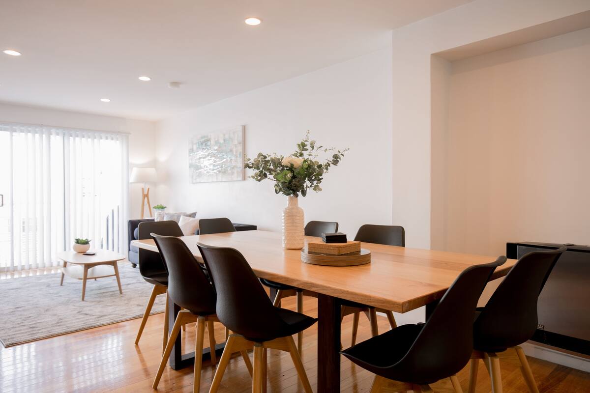 Apartamento, 4 habitaciones | Servicio de comidas en la habitación