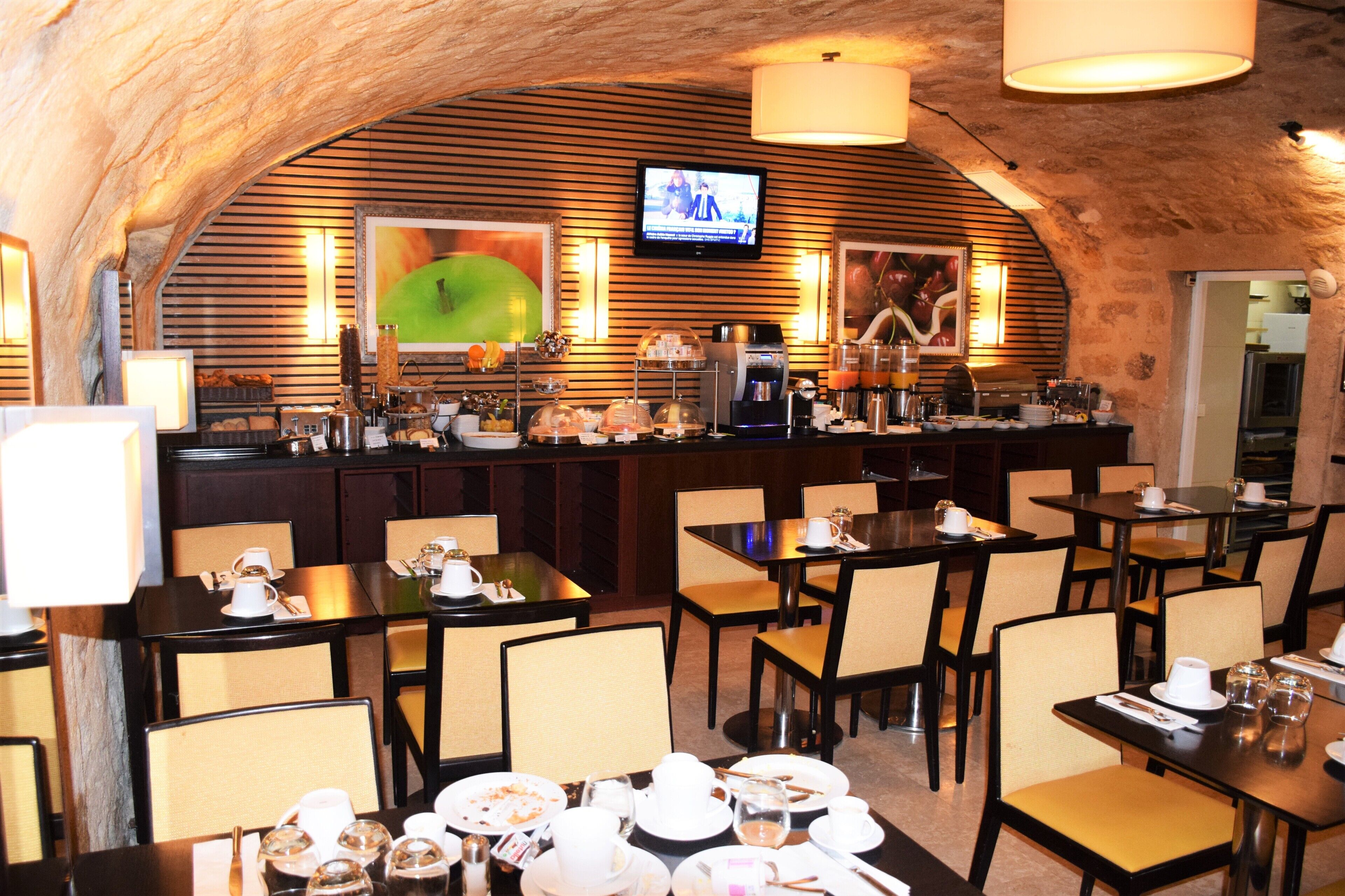 daily buffet breakfast (eur 15 per person)