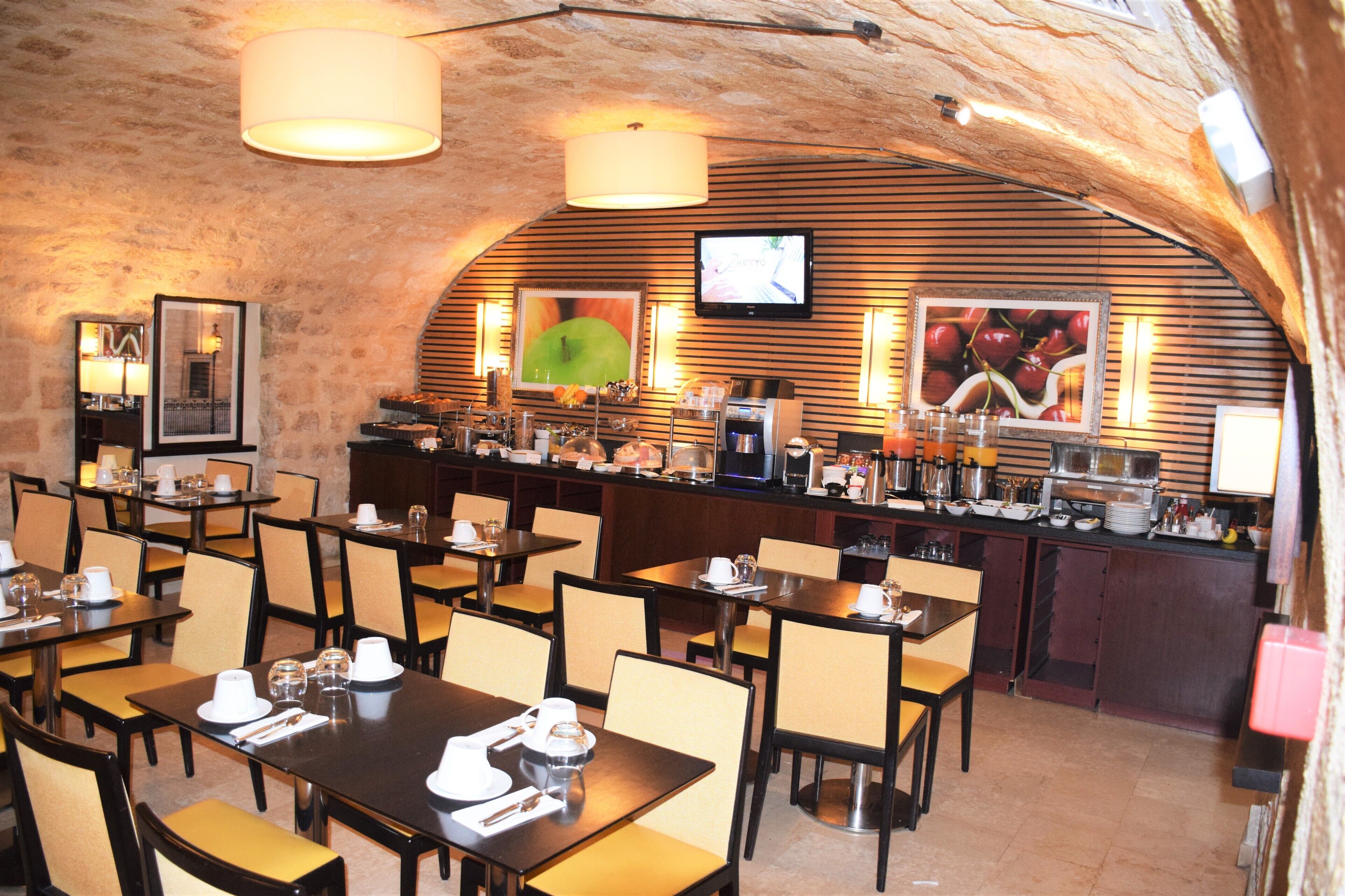 daily buffet breakfast (eur 15 per person)