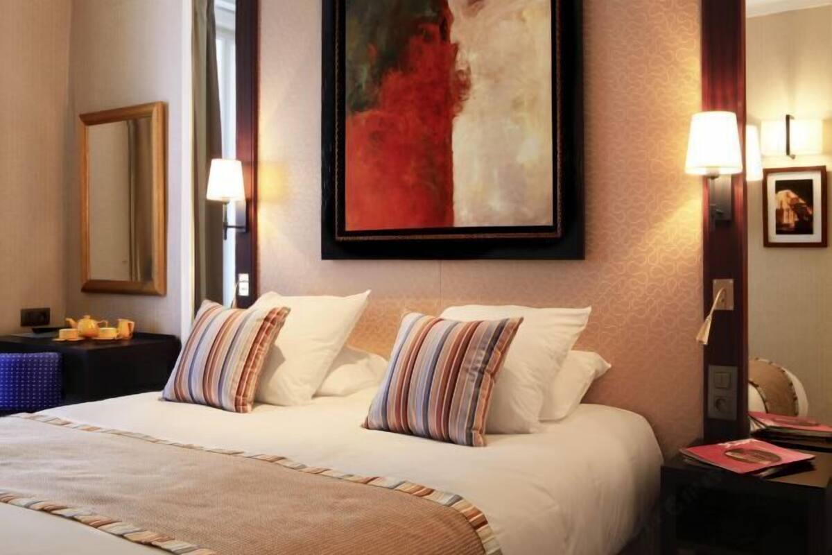 Premium bedding, Select Comfort beds, minibar (free items), in-room safe
