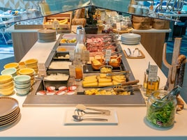 Daily buffet breakfast for a fee
