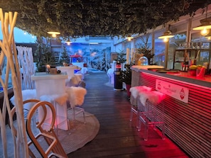 Cocktail bar