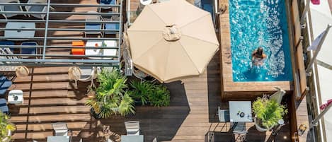 Seasonal outdoor pool, open 9:00 AM to 7:00 PM, pool umbrellas