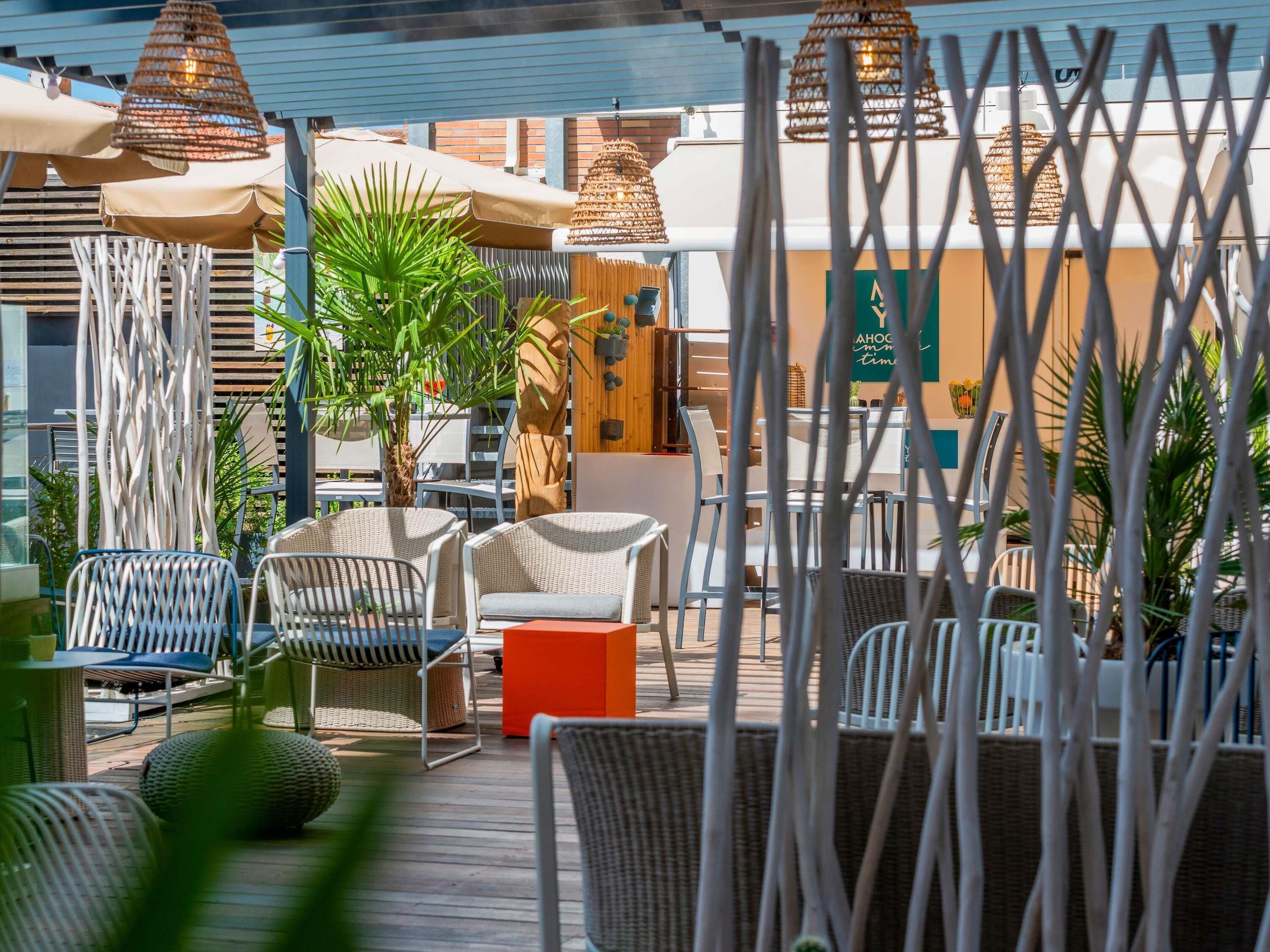 Seasonal outdoor pool, open 9:00 AM to 7:00 PM, pool umbrellas