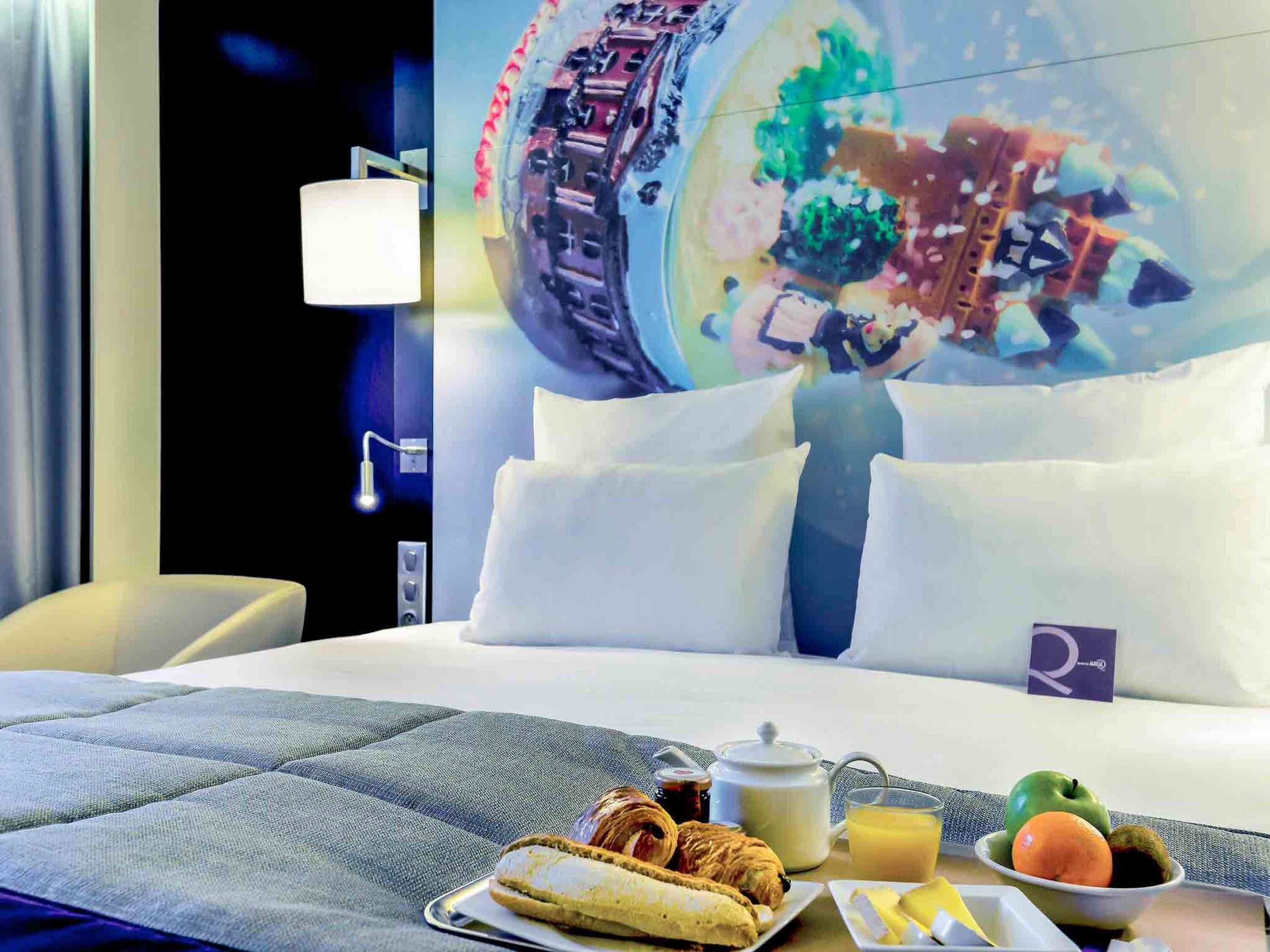 Minibar, in-room safe, laptop workspace, blackout drapes