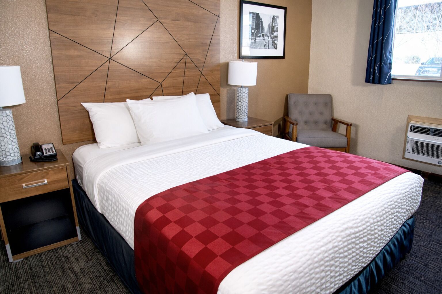 Chambre, 1 grand lit, non-fumeurs | Bureau, rideaux occultants, fer et planche à repasser