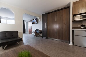 Superior Junior Suite, 1 King Bed and 1 Murphy Bed | Premium bedding, desk, iron/ironing board, rollaway beds