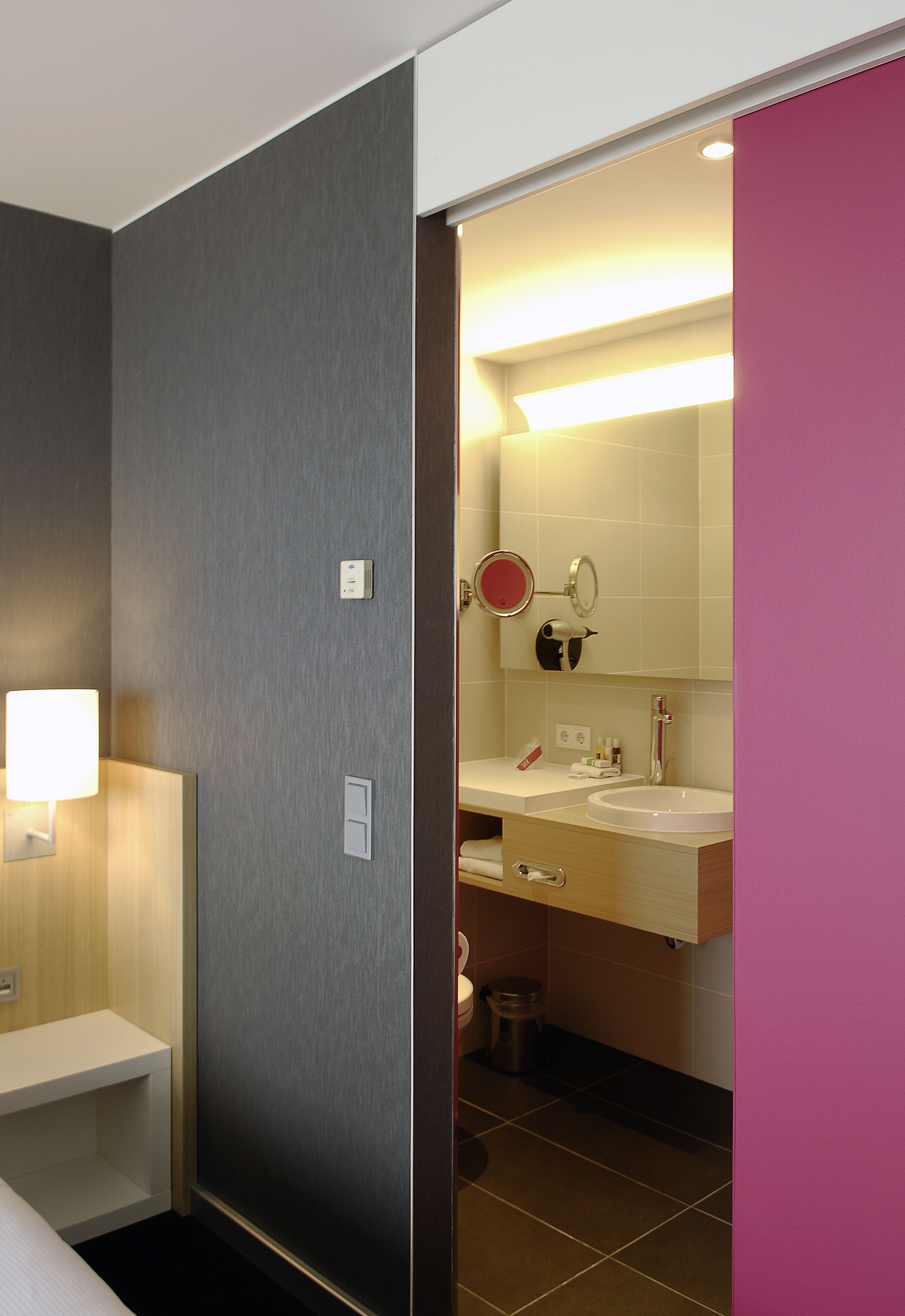 combined shower/bathtub, eco-friendly toiletries, hair dryer, towels