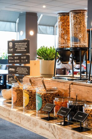 Daily buffet breakfast for a fee - Mercure Amsterdam City (Amsterdam)