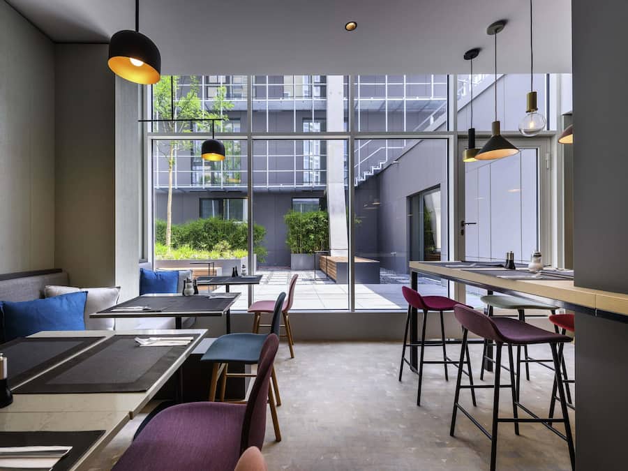 Desayuno buffet diario (EUR 22 por persona)