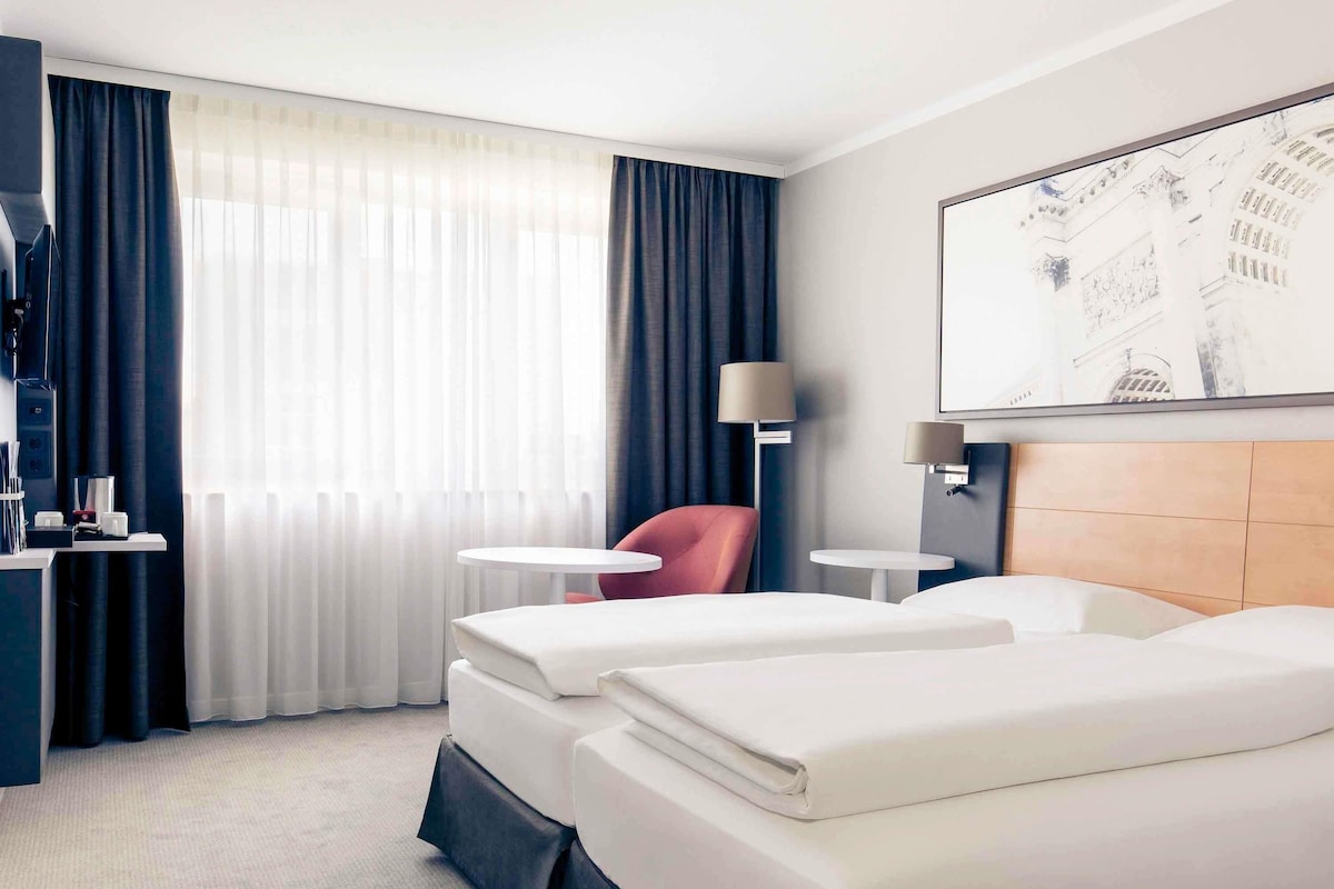 Standard Double Room, 1 Double Bed | In-room safe, blackout drapes, soundproofing, WiFi (free)