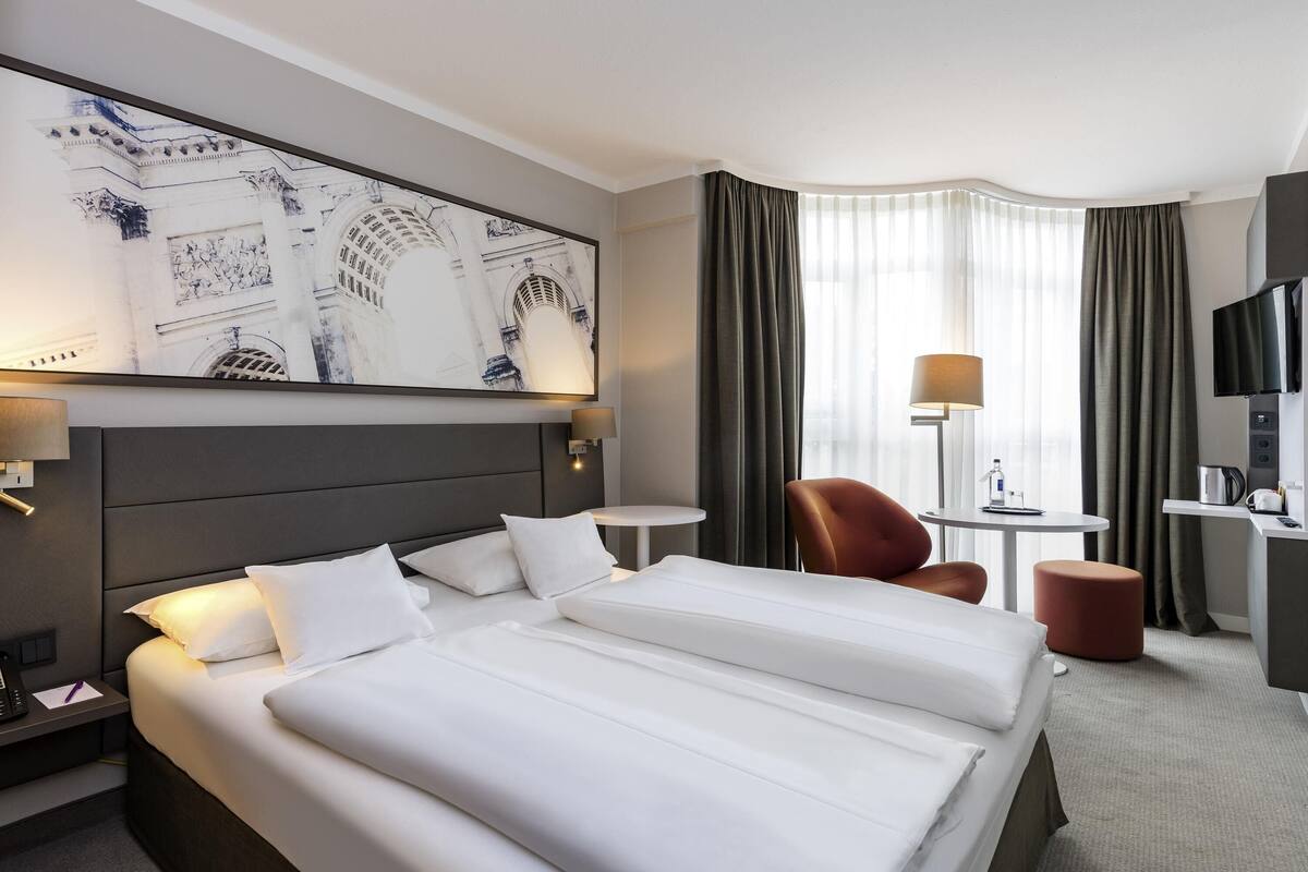 Deluxe Double Room, 1 Double Bed | In-room safe, blackout drapes, soundproofing, free WiFi