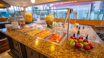 Daily buffet breakfast (MXN 295 per person)