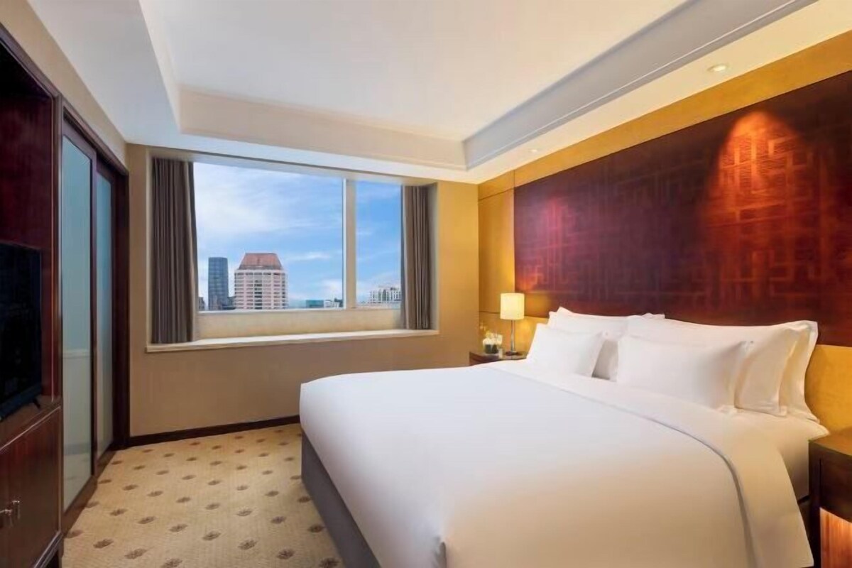 1 bedroom, premium bedding, memory foam beds, minibar