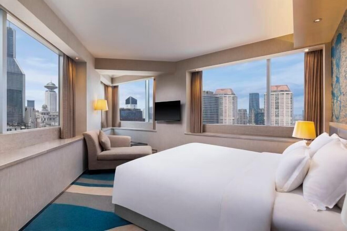 1 bedroom, premium bedding, memory foam beds, minibar