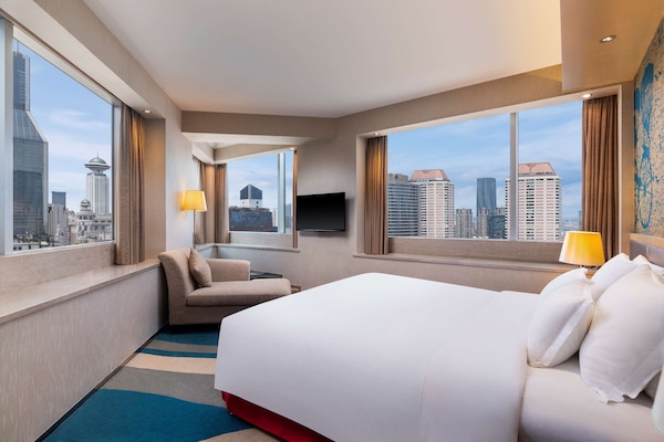 Junior Suite | 1 bedroom, premium bedding, memory foam beds, minibar