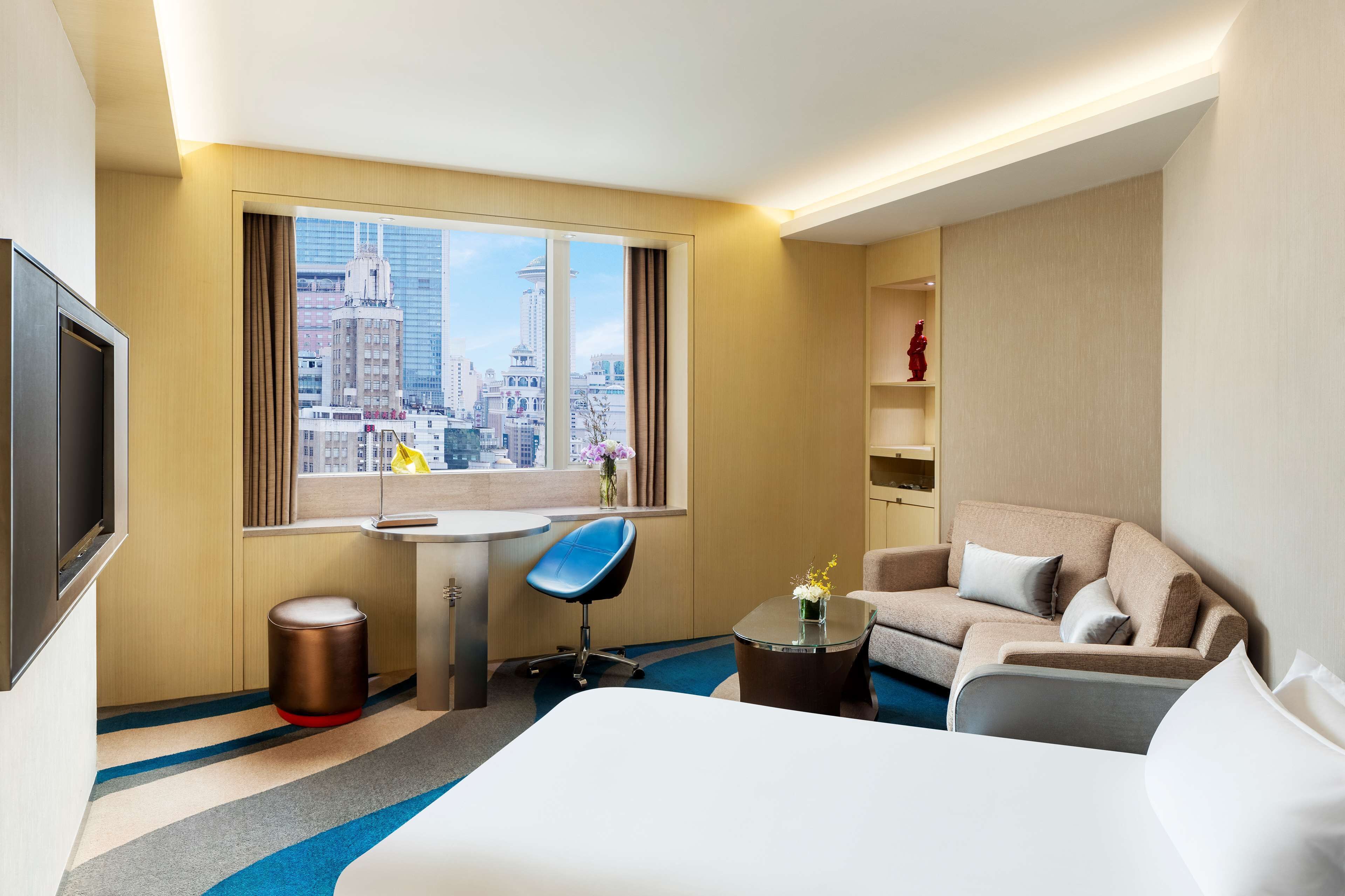 junior suite | 1 bedroom, premium bedding, memory-foam beds, minibar