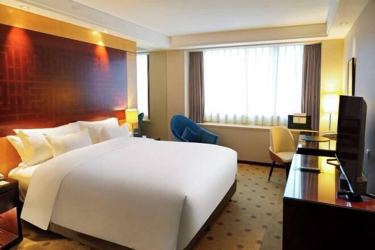 1 bedroom, premium bedding, memory foam beds, minibar
