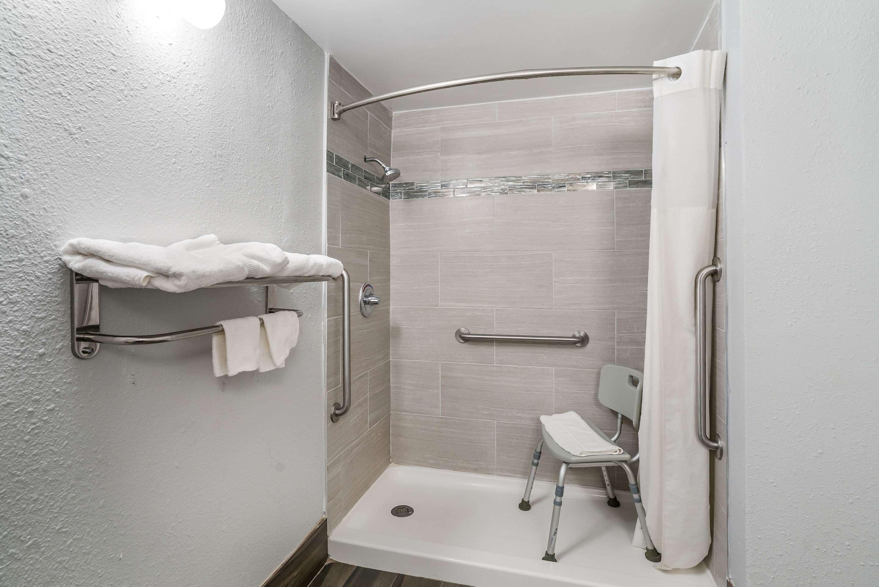 room, 1 king bed, non smoking | bathroom | free toiletries, hair dryer, towels, soap
