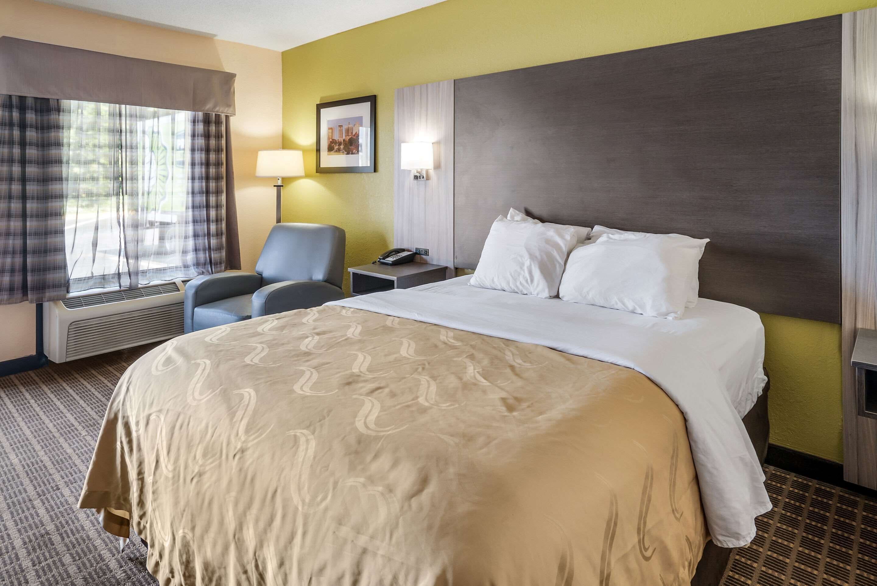 room, 1 king bed, non smoking | desk, blackout curtains, soundproofing, iron/ironing board