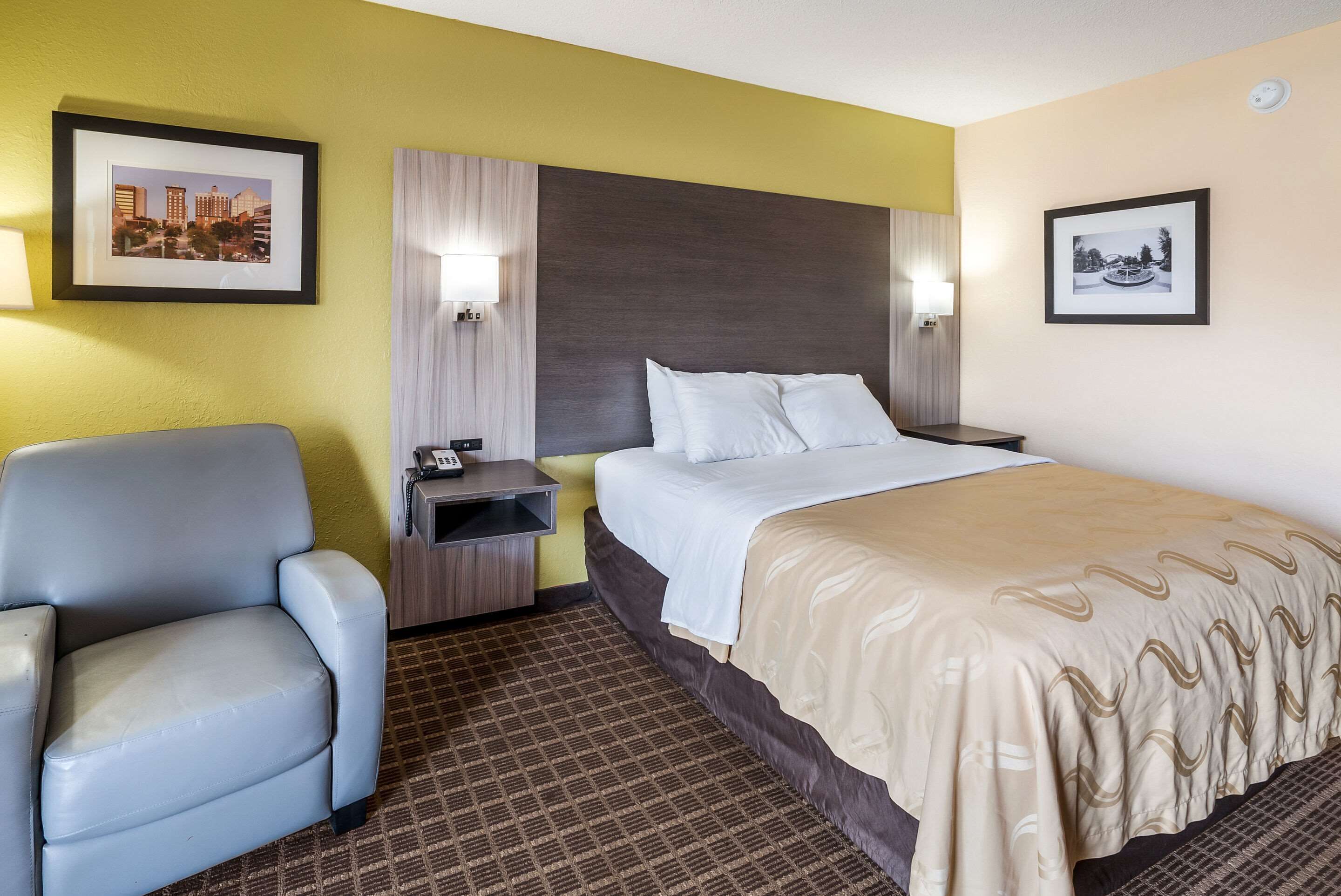 room, 1 king bed, non smoking | desk, blackout curtains, soundproofing, iron/ironing board