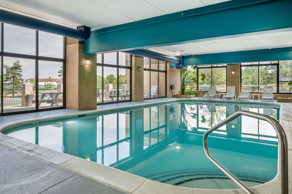 Clarion Pointe Louisville East