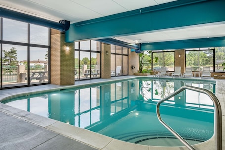 Pool. Clarion Pointe Louisville East