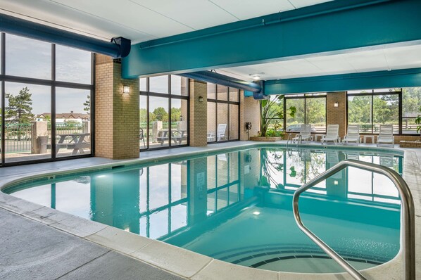 Pool - Clarion Pointe Louisville East (Louisville)