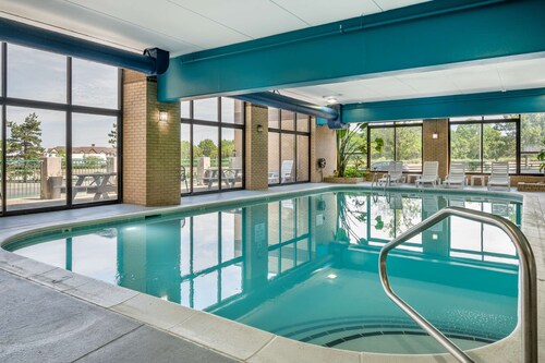 Clarion Pointe Louisville East