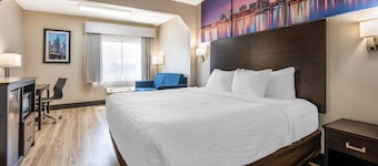 Clarion Pointe Louisville East