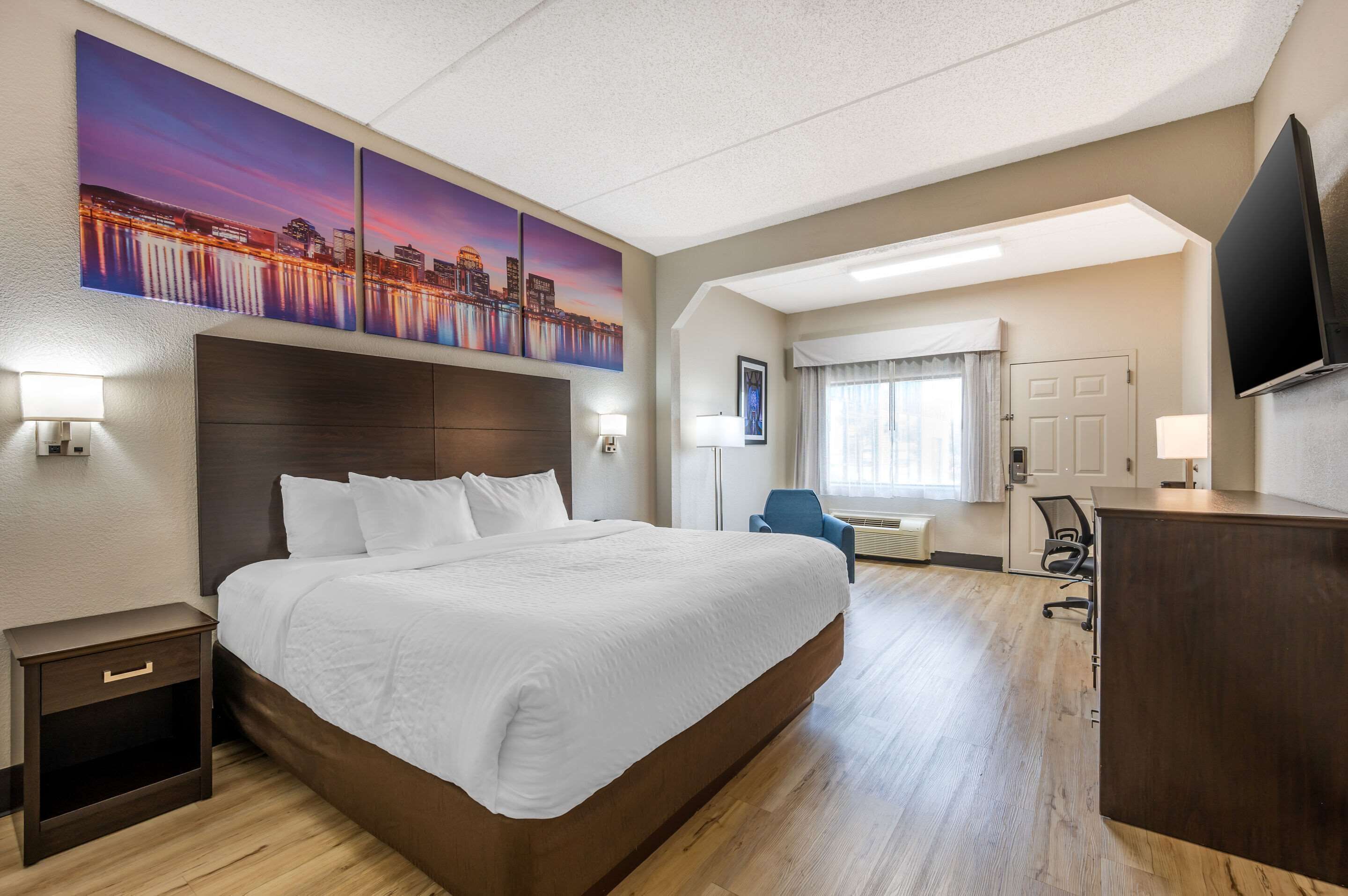 Photo - Clarion Pointe Louisville East