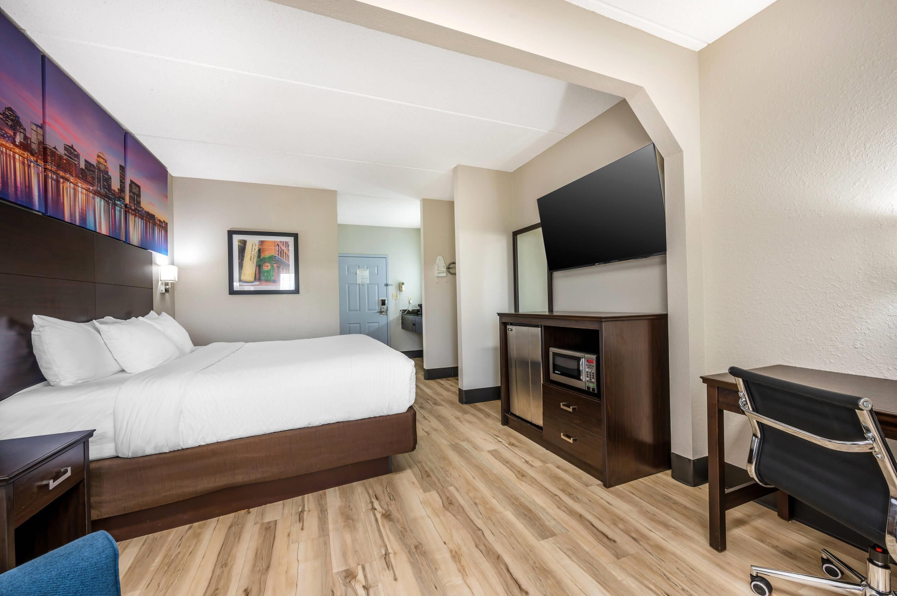 Standard Room, 1 King Bed, Non Smoking | Premium bedding, pillowtop beds, desk, iron/ironing board