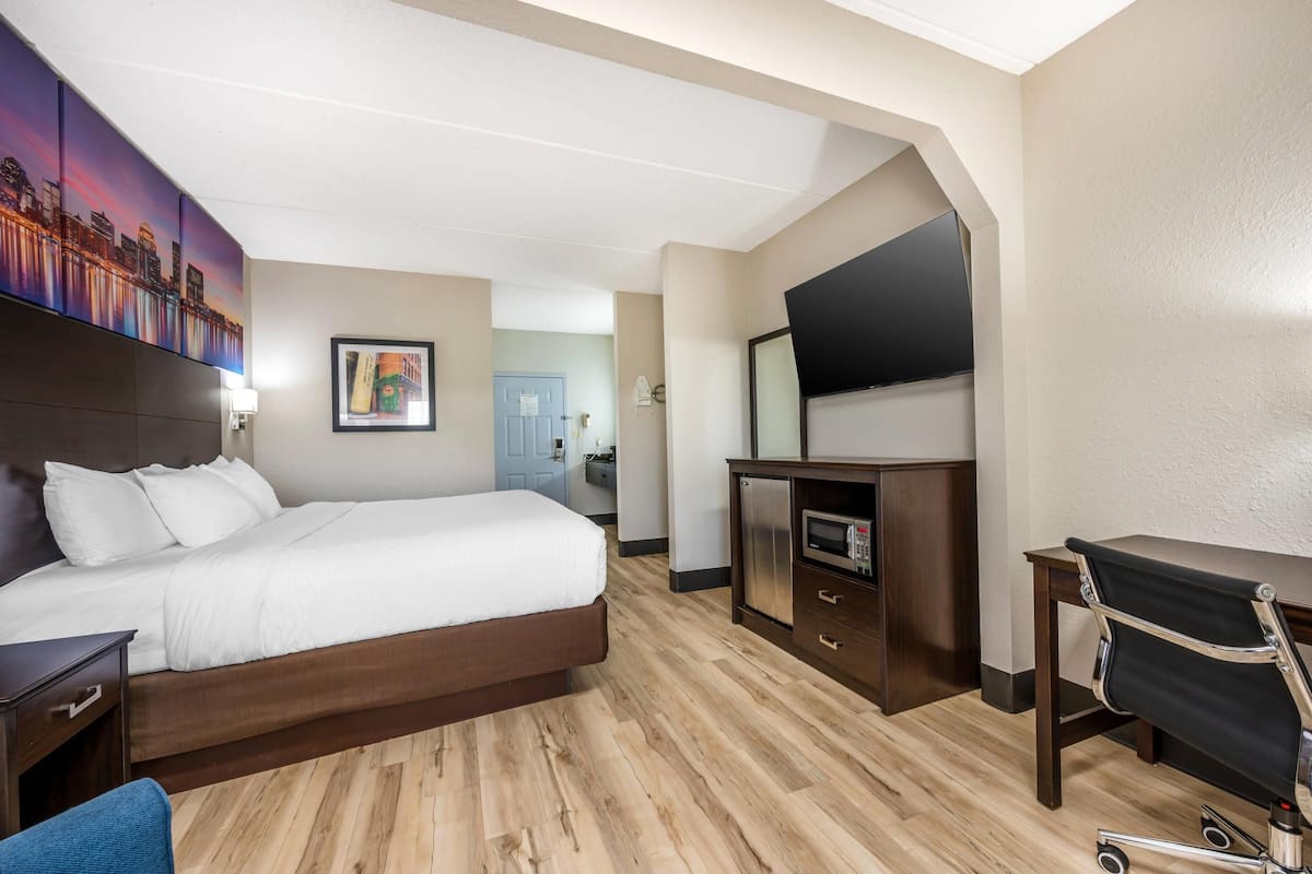 Ropa de cama de alta calidad, colchones con pillow-top y escritorio 