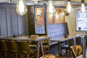 Breakfast and dinner served - Holiday Inn Manchester - Oldham by IHG (Oldham)
