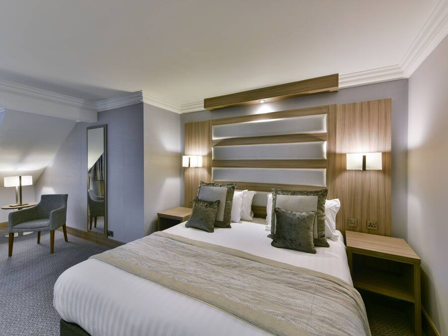 Desk, iron/ironing board, rollaway beds, free WiFi