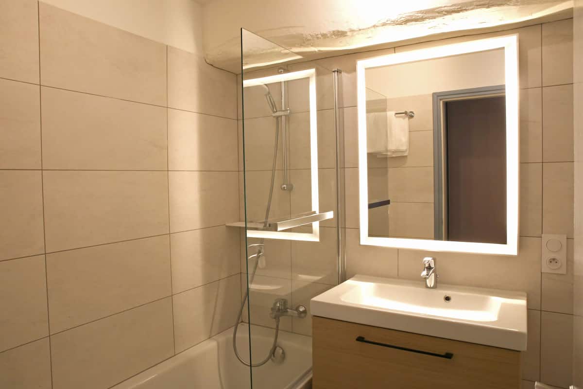 Baño | Regadera tipo lluvia y amenidades de baño ecológicas