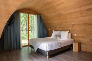 Ropa de cama de alta calidad y minibar 