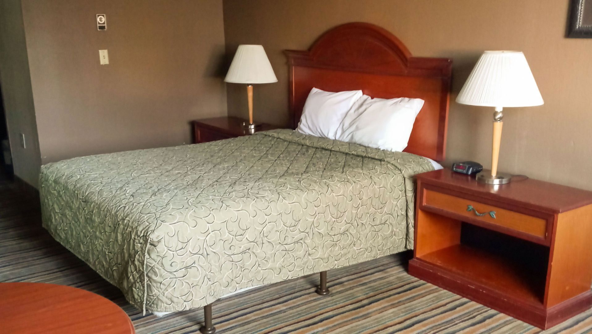 Desk, laptop workspace, iron/ironing board, free WiFi