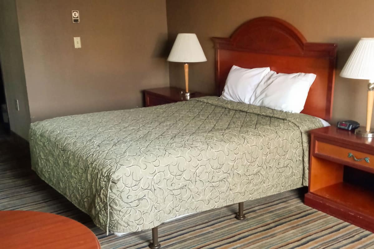 Habitación, 1 cama Queen size, con acceso para personas discapacitadas, para no fumadores (2 Star) | Escritorio y espacio para trabajar con laptop