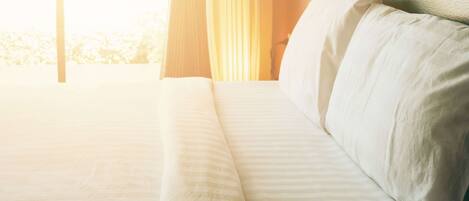 Chambre, 2 grands lits, non-fumeurs, réfrigérateur (2 Star) | Bureau, espace de travail pour ordinateur portable