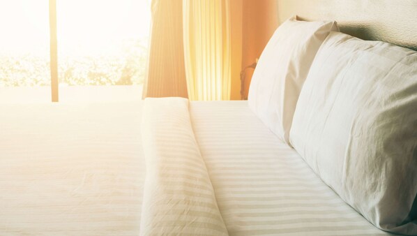 Room, 2 Queen Beds, Non Smoking, Refrigerator (2 Star) | Desk, laptop workspace, iron/ironing board, free WiFi - La Grande Inn (La Grande)