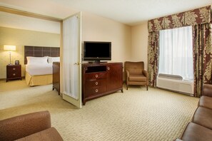 Standard Room, 1 King Bed, Accessible (Communications) | Premium bedding, desk, blackout curtains, iron/ironing board - Holiday Inn Bloomington-University Area by IHG (Bloomington)