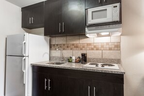 Microwave, coffee/tea maker - Days Inn & Suites by Wyndham Rocky Mount Golden East (Rocky Mount)