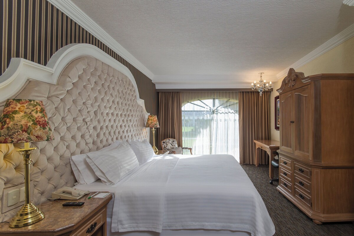 Suite, 1 Bedroom | Premium bedding, minibar, in-room safe, desk